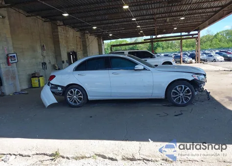 2015 Mercedes-Benz C 300 4Matic/Luxury 4Matic/Sport 4Matic z USA, uszkodzony, nr VIN 55SWF4KBXFU084352